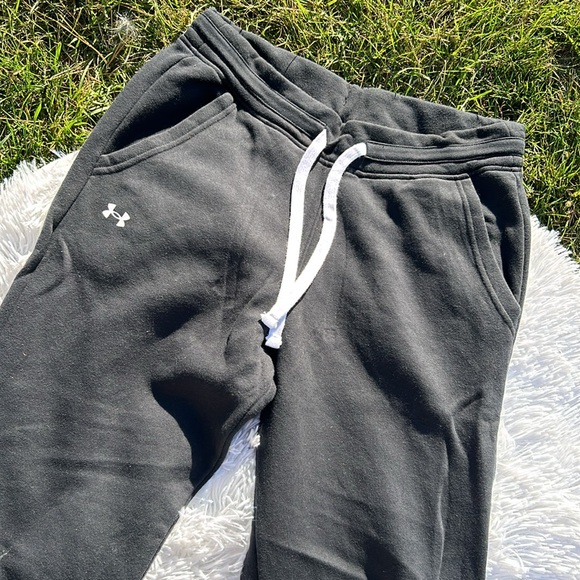 Under Armour Rival Fleece Women’s Joggers
Size Small Black with White Details - Picture 9 of 14